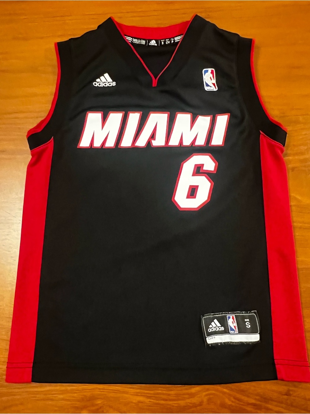Kids adidas NBA Miami Heat LeBron James #6 Jersey Black Red Small